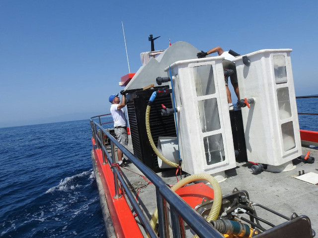 Das Boot zur Überwachung und Kontrolle von Mikroalgenblüten kam heute an der Küste von Santiago del Teide erneut zum Einsatz