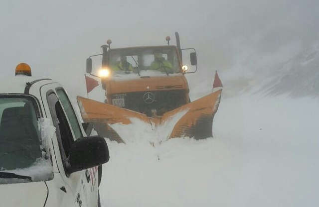 Straßen zum Teide wegen Schneefall gesperrt